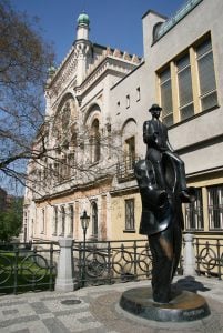 Jewish Tour to the Czech Republic. Franz Kafka sculpture by Spanish Synagogue