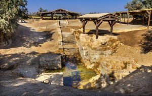 Sitio de bautismo de Jesús Juan Bautista de Betania más allá de Jordania. Circuito Tierra Santa (Llegada - Domingos)