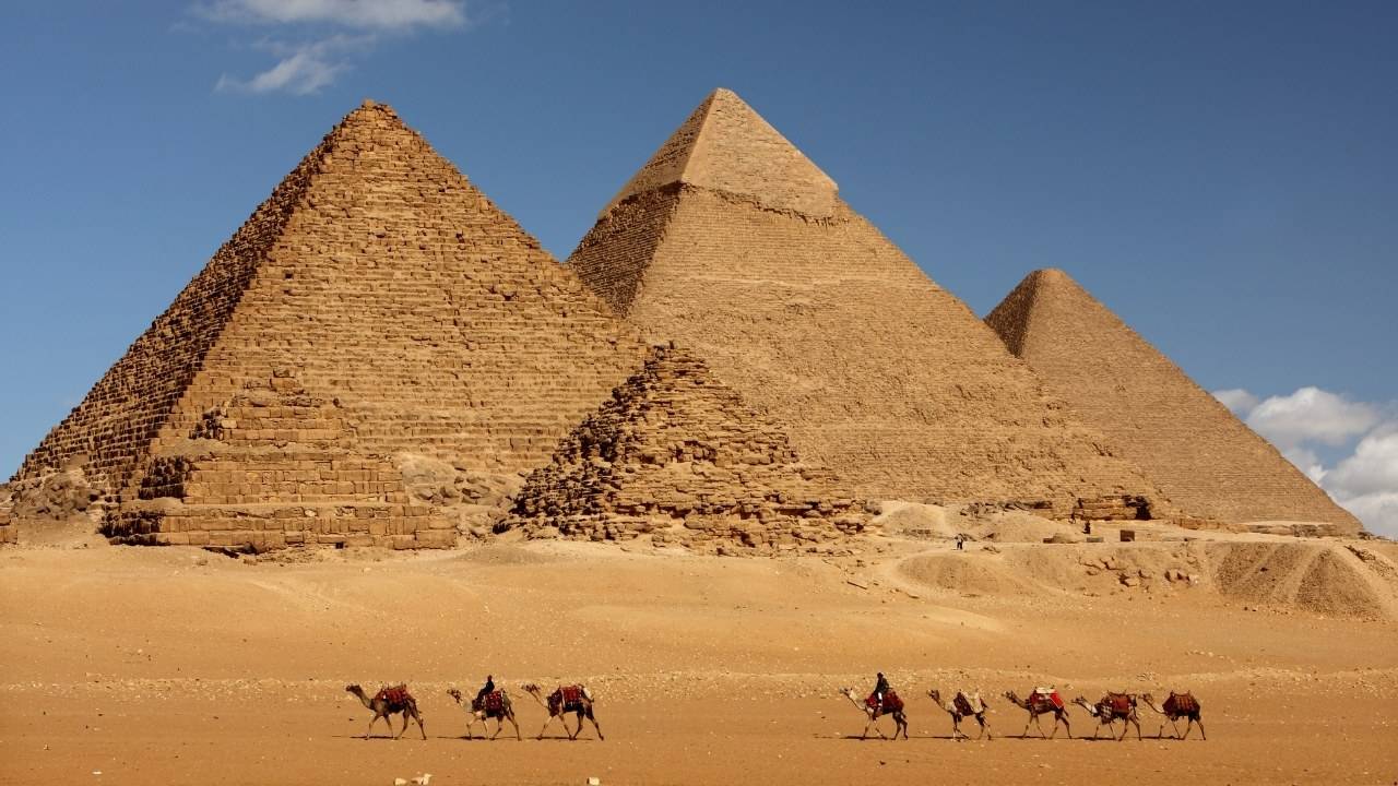 pyramids - Aufgang Travel