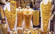 Dubai gold market - items made out of gold - Aufgang Travel