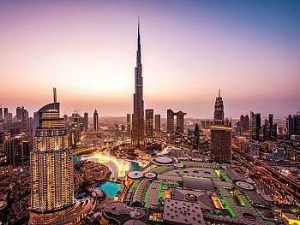 Dubai Burj Khalifa at sunset - Aufgang Travel